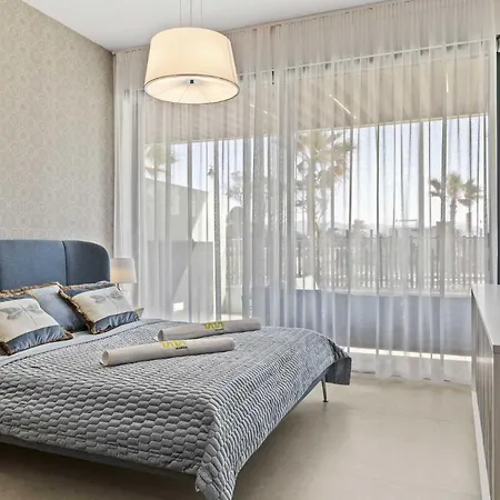 Vivi Homes - Sunrise - Plunge Pool - Beachfront - Terrace